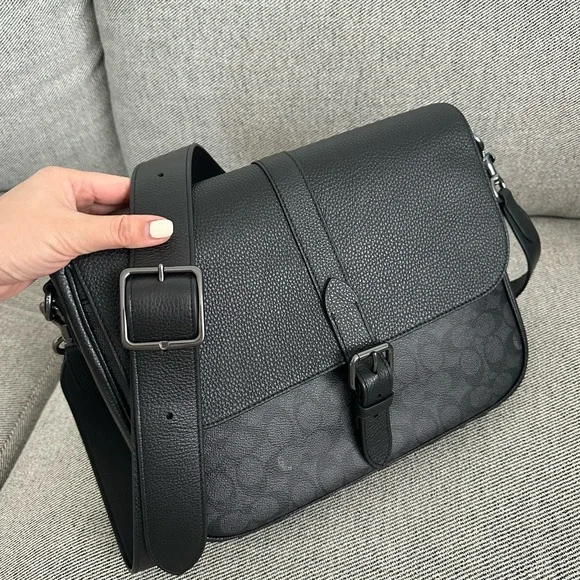 NWT Coach Warner Messenger Bag CW214